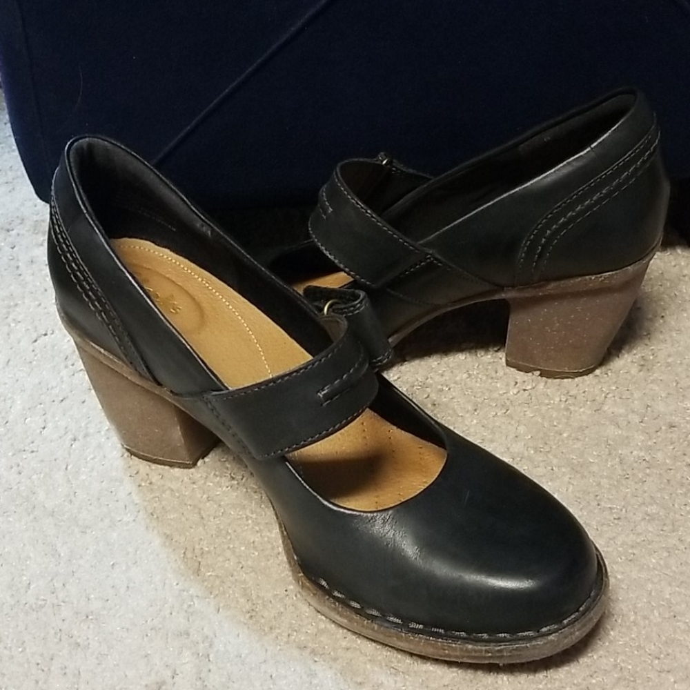 Clark's Mary Jane style heel - Picture 2 of 4